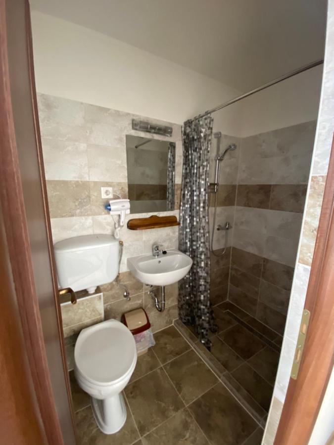 Gradics Panzio Hotel Siculeni Exterior foto