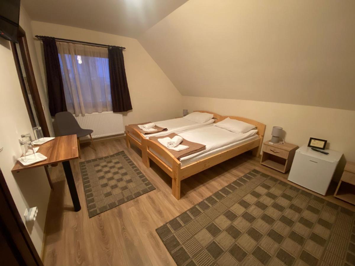 Gradics Panzio Hotel Siculeni Exterior foto