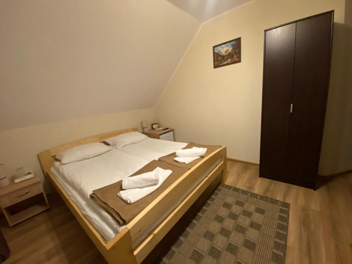 Gradics Panzio Hotel Siculeni Exterior foto
